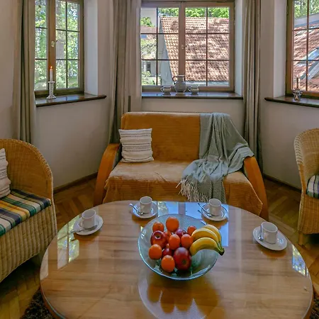 Dansar Πανσιόν Rewal