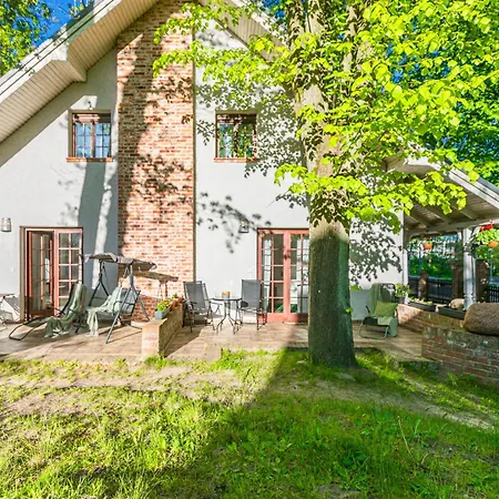 Dansar Πανσιόν Rewal